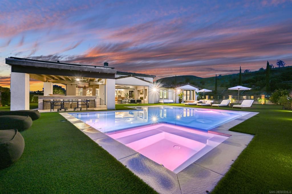 Image 3 of property listing at 14849 Chesfield Ct, San Diego, CA 92127