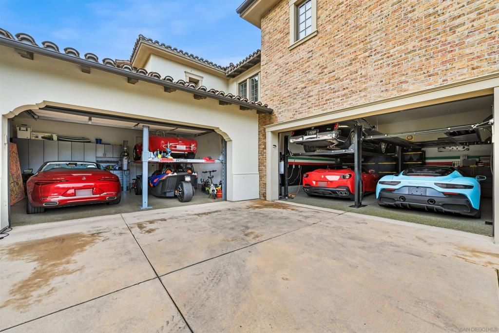 Image 32 of property listing at 14849 Chesfield Ct, San Diego, CA 92127