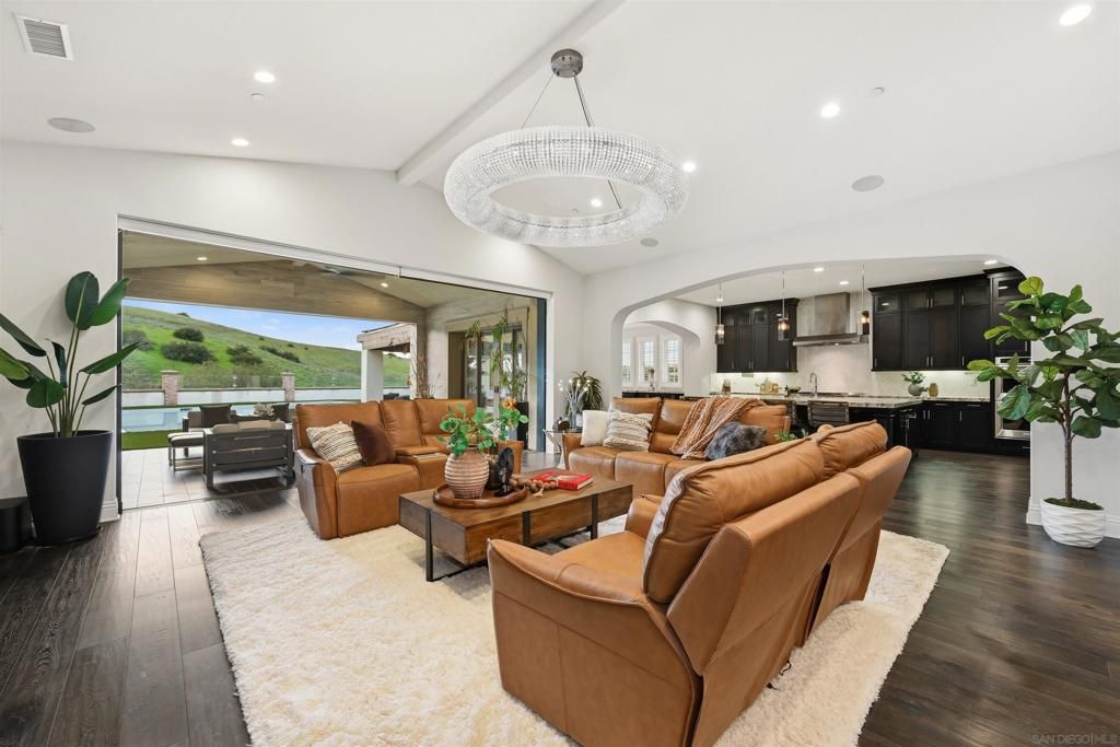 Image 8 of property listing at 14849 Chesfield Ct, San Diego, CA 92127