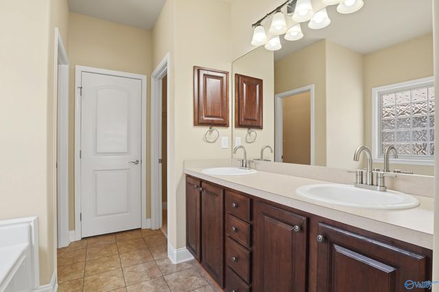 622 Summer Cove Circle NW, Madison, AL 35757