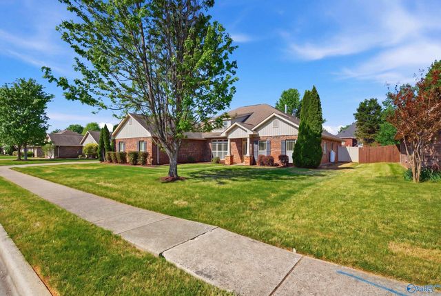 622 Summer Cove Circle NW, Madison, AL 35757