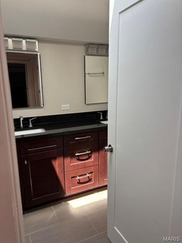 7541 Delmar Boulevard, University City, MO 63130