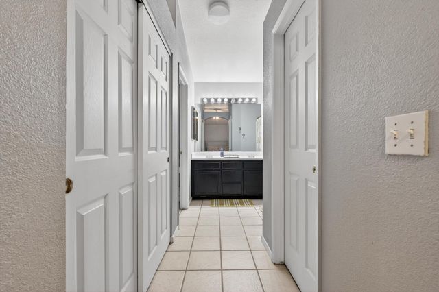 810 River Raft Ct, Modesto, CA 95351