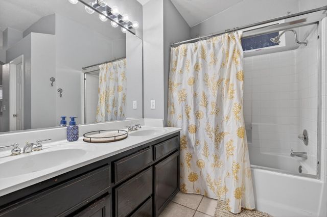 810 River Raft Ct, Modesto, CA 95351