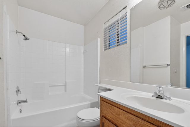 810 River Raft Ct, Modesto, CA 95351