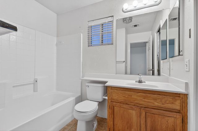 810 River Raft Ct, Modesto, CA 95351