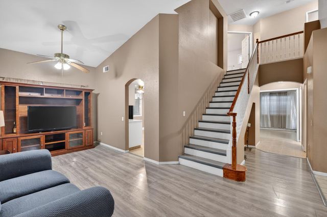 810 River Raft Ct, Modesto, CA 95351