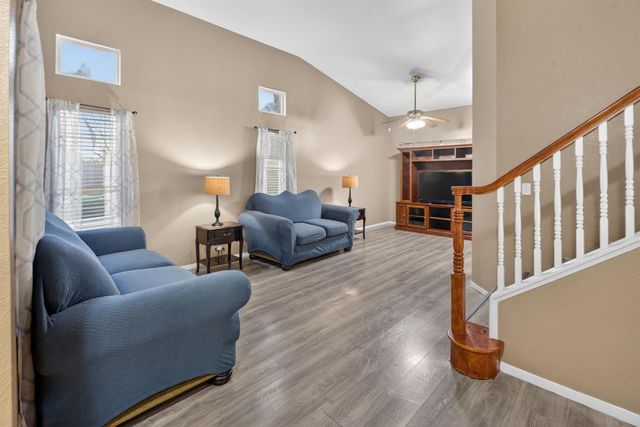 810 River Raft Ct, Modesto, CA 95351