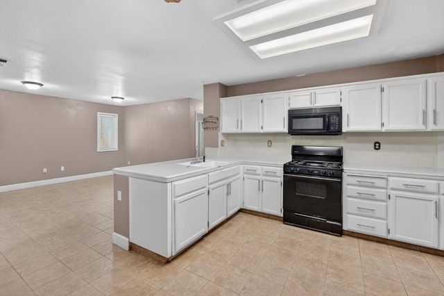 810 River Raft Ct, Modesto, CA 95351