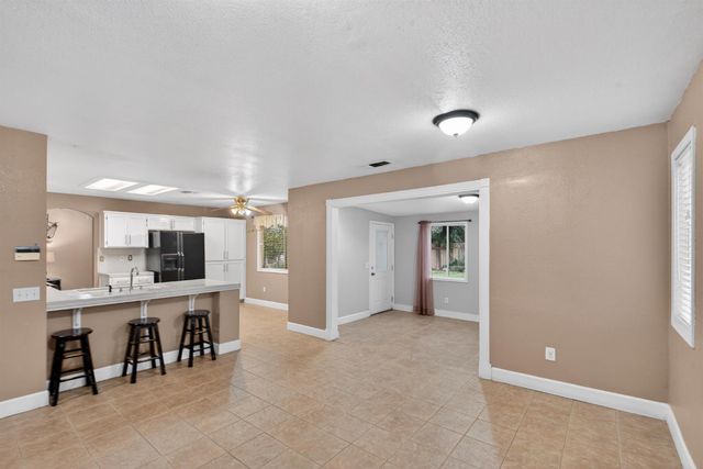 810 River Raft Ct, Modesto, CA 95351