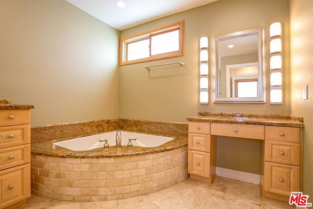 17097 Palisades Circle, Pacific Palisades (los Angeles), CA 90272