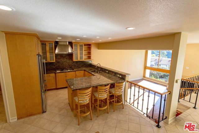 17097 Palisades Circle, Pacific Palisades (los Angeles), CA 90272