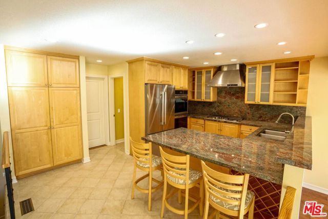 17097 Palisades Circle, Pacific Palisades (los Angeles), CA 90272