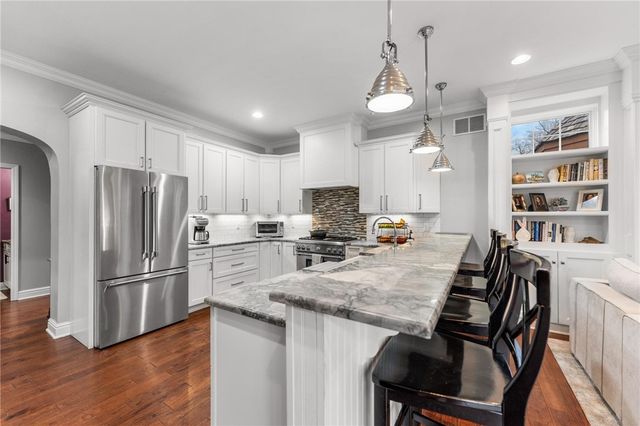 1401 Navahoe Dr, Mt Lebanon, PA 15228