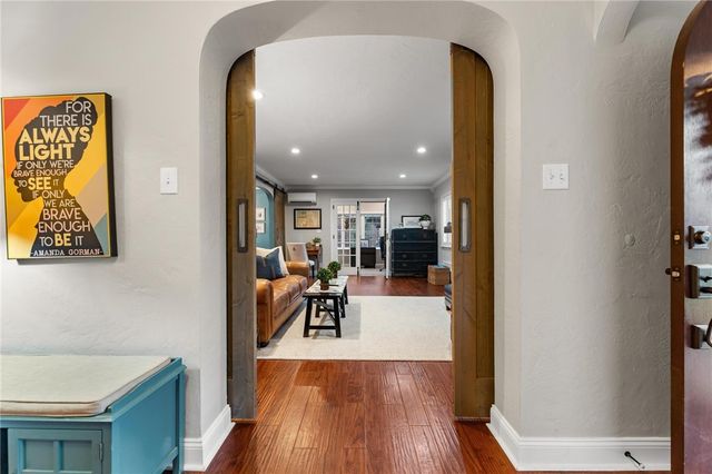 1401 Navahoe Dr, Mt Lebanon, PA 15228