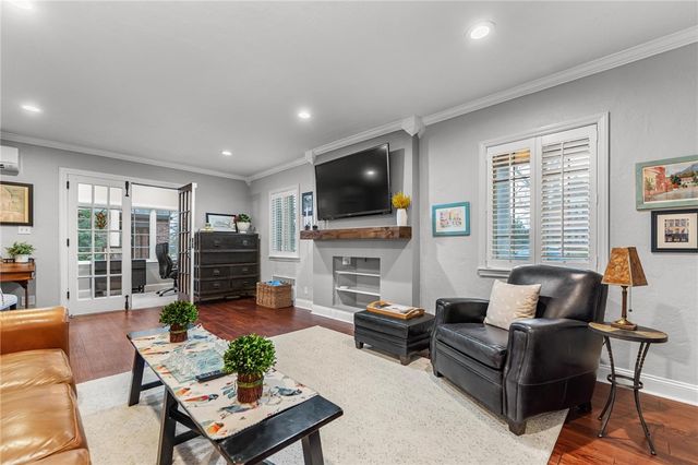 1401 Navahoe Dr, Mt Lebanon, PA 15228