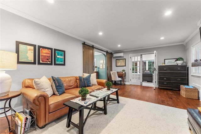 1401 Navahoe Dr, Mt Lebanon, PA 15228