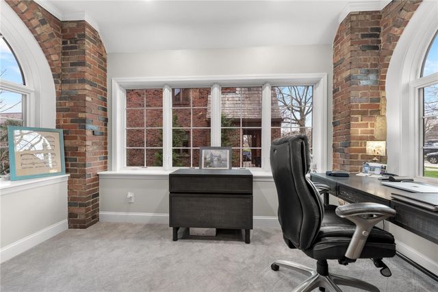 1401 Navahoe Dr, Mt Lebanon, PA 15228