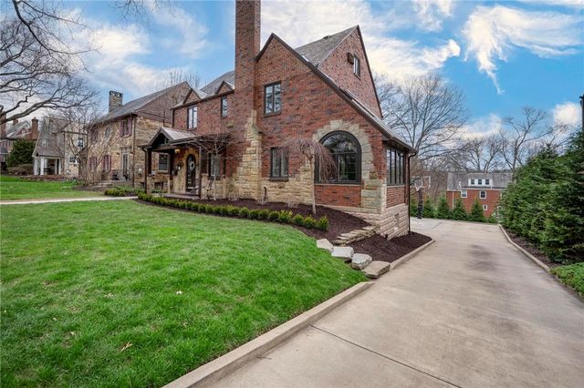 1401 Navahoe Dr, Mt Lebanon, PA 15228