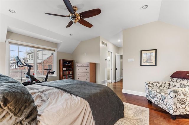 1401 Navahoe Dr, Mt Lebanon, PA 15228