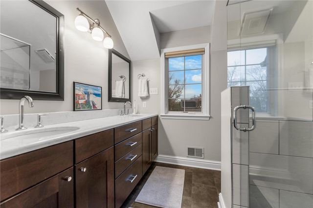 1401 Navahoe Dr, Mt Lebanon, PA 15228