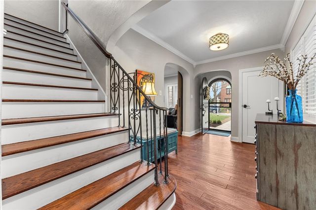 1401 Navahoe Dr, Mt Lebanon, PA 15228