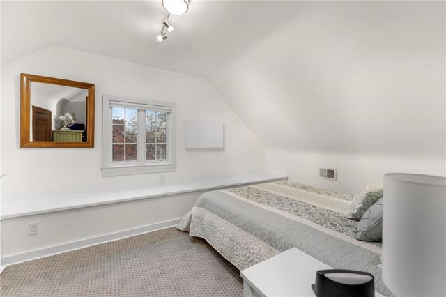 1401 Navahoe Dr, Mt Lebanon, PA 15228