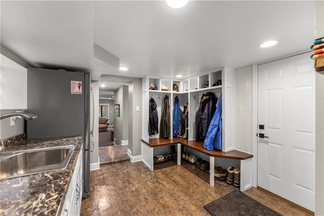 1401 Navahoe Dr, Mt Lebanon, PA 15228