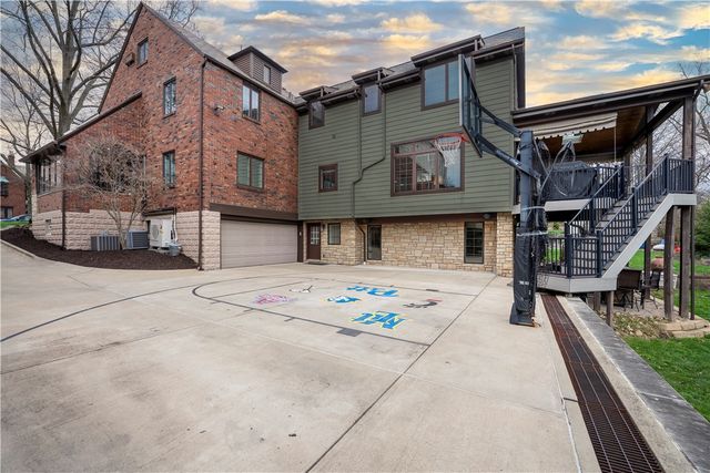 1401 Navahoe Dr, Mt Lebanon, PA 15228