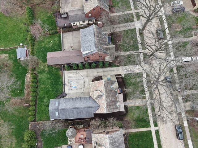 1401 Navahoe Dr, Mt Lebanon, PA 15228