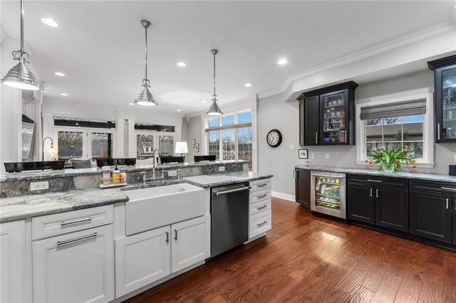 1401 Navahoe Dr, Mt Lebanon, PA 15228