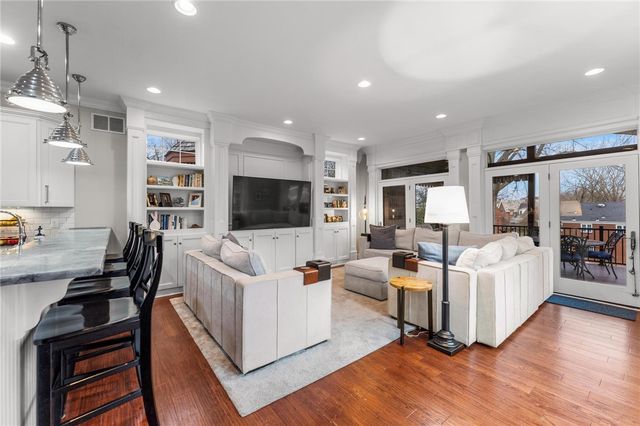 1401 Navahoe Dr, Mt Lebanon, PA 15228