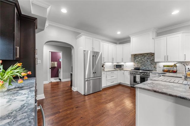 1401 Navahoe Dr, Mt Lebanon, PA 15228