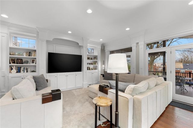 1401 Navahoe Dr, Mt Lebanon, PA 15228