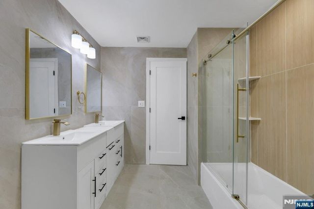 1087 Lambert Road, Teaneck, NJ 07666