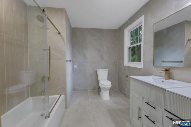 1087 Lambert Road, Teaneck, NJ 07666