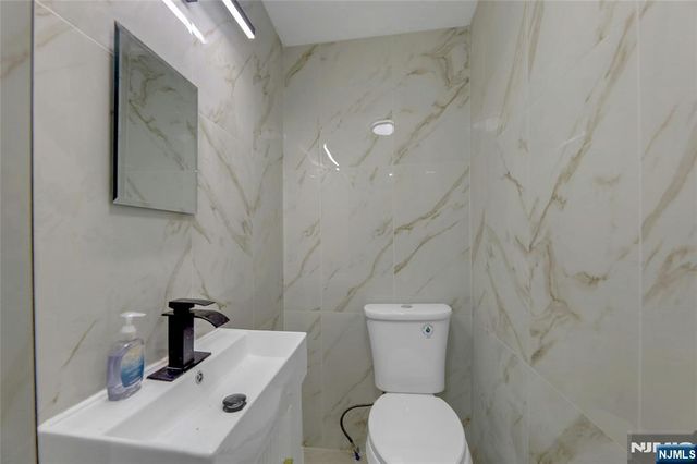 1087 Lambert Road, Teaneck, NJ 07666