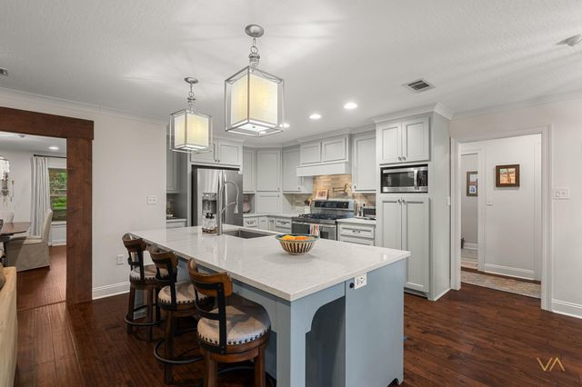 100 Greenwood Pl, Hattiesburg, MS 39402