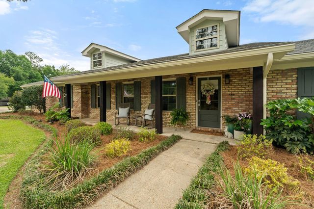 100 Greenwood Pl, Hattiesburg, MS 39402