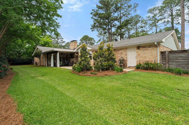 100 Greenwood Pl, Hattiesburg, MS 39402
