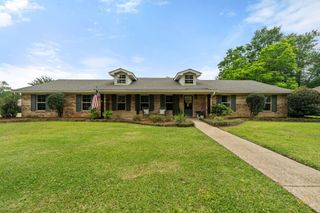100 Greenwood Pl, Hattiesburg, MS 39402