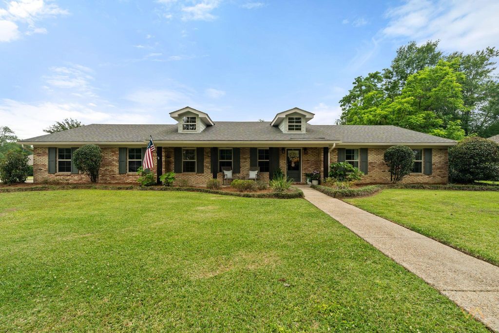 100 Greenwood Pl, Hattiesburg, MS 39402
