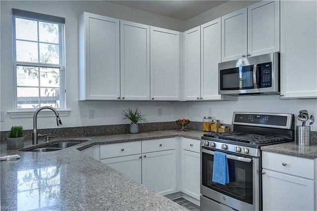 4053 Trenwith LN, Virginia Beach, VA 23456