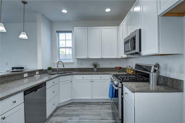 4053 Trenwith LN, Virginia Beach, VA 23456