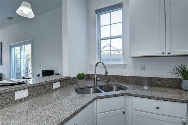 4053 Trenwith LN, Virginia Beach, VA 23456