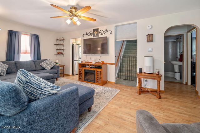 1146 Dunnsville Road, Rotterdam, NY 12306