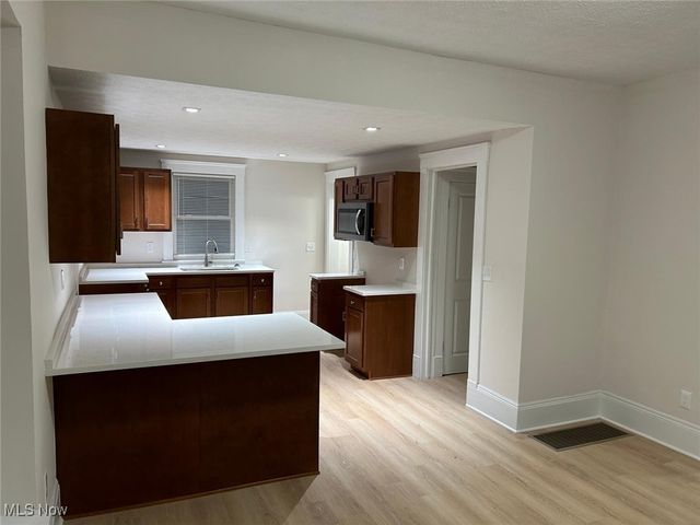 10524 Lee Avenue, Cleveland, OH 44106