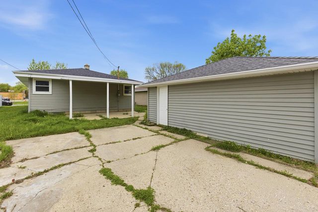 2619 Bolivar AVENUE, Saint Francis, WI 53235