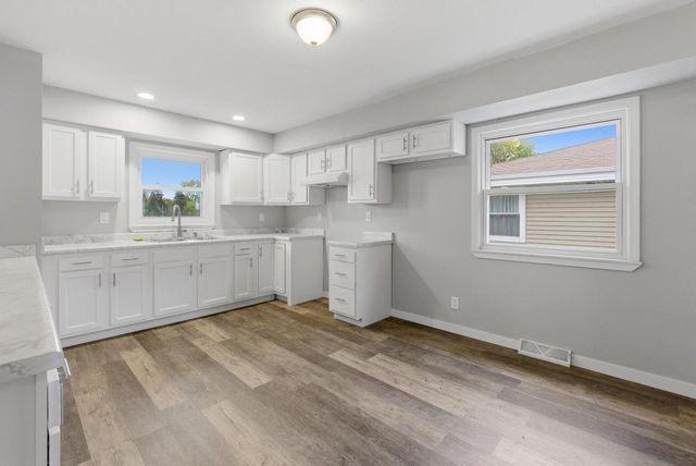 2619 Bolivar AVENUE, Saint Francis, WI 53235