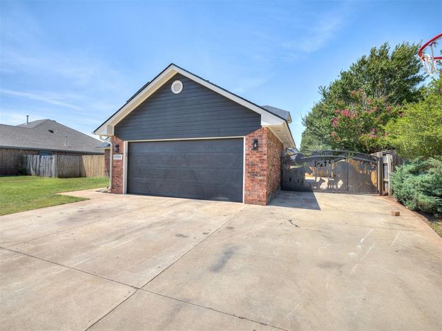 2705 E Hills Drive, Oklahoma City, OK 73160